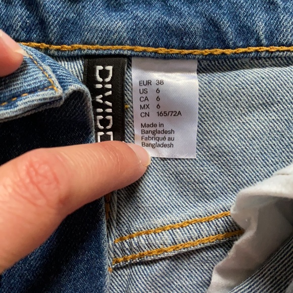 H&M Mom Ultra High Denim Jean Shorts - Picture 2 of 3